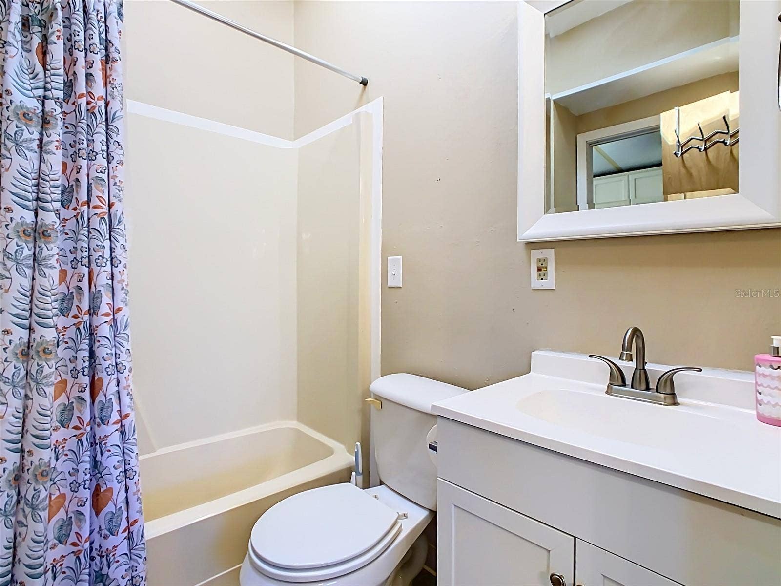 9000 US HWY 192, #897, Clermont, FL 34714 Bathroom