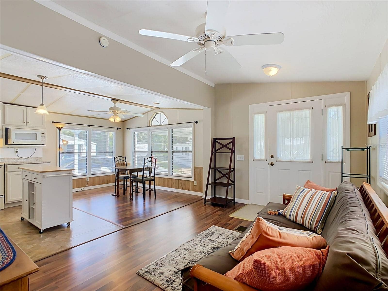 9000 US HWY 192, #897, Clermont, FL 34714 Spacious open plan