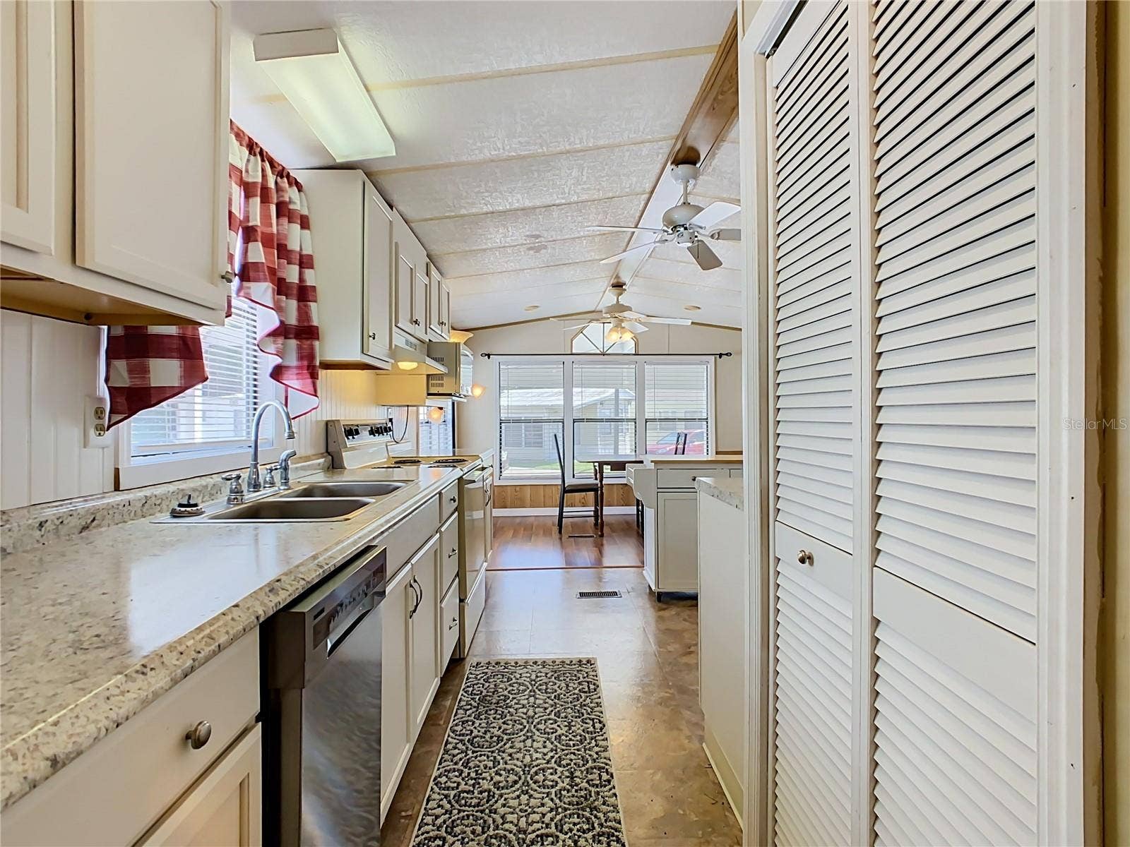 9000 US HWY 192, #897, Clermont, FL 34714 Kitchen