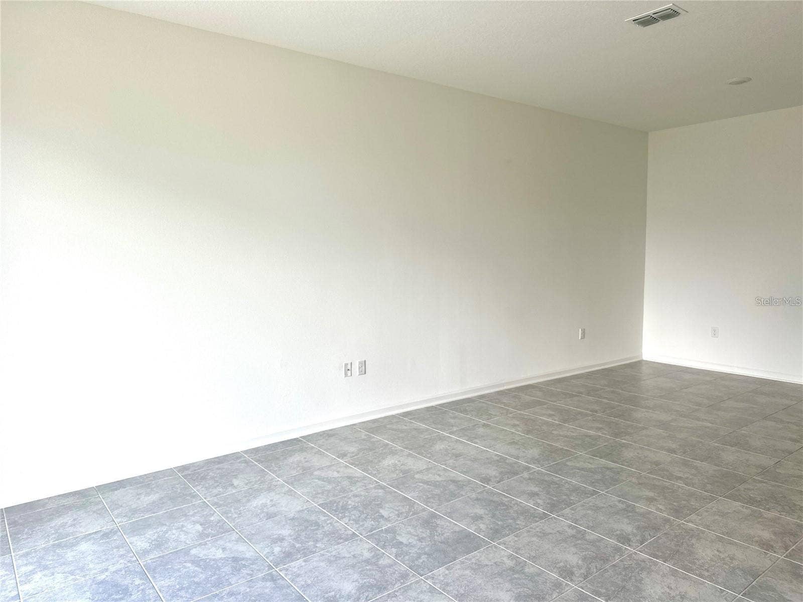 2432 SKYLINE LOOP, Poinciana, FL 34758 2432 SKYLINE LOOP, Poinciana, FL 34758