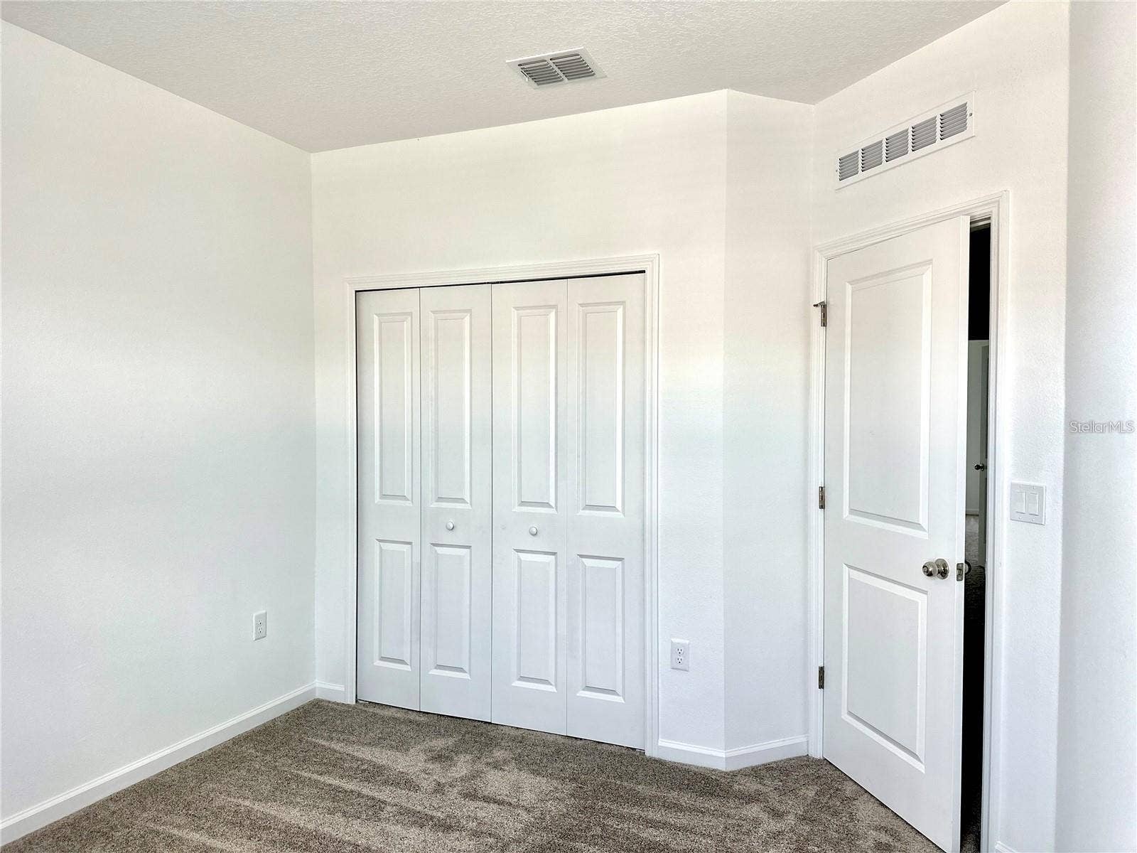 2432 SKYLINE LOOP, Poinciana, FL 34758 2432 SKYLINE LOOP, Poinciana, FL 34758