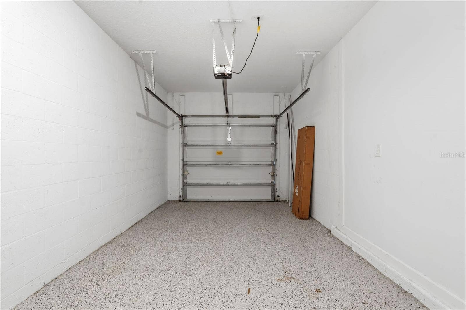 9143 SOMMERSET HILLS DRIVE, Davenport, FL 33896 Garage