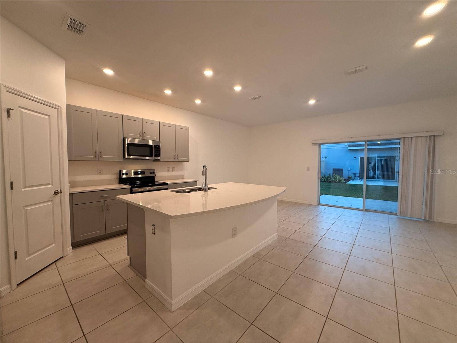 2906 CANARY AVENUE, Davenport, FL 33837 2906 CANARY AVENUE, Davenport, FL 33837