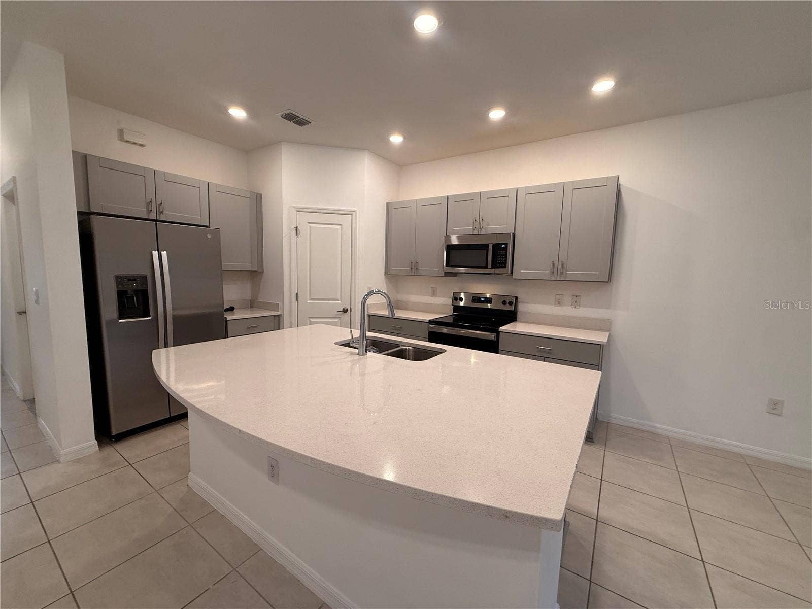 2906 CANARY AVENUE, Davenport, FL 33837 2906 CANARY AVENUE, Davenport, FL 33837