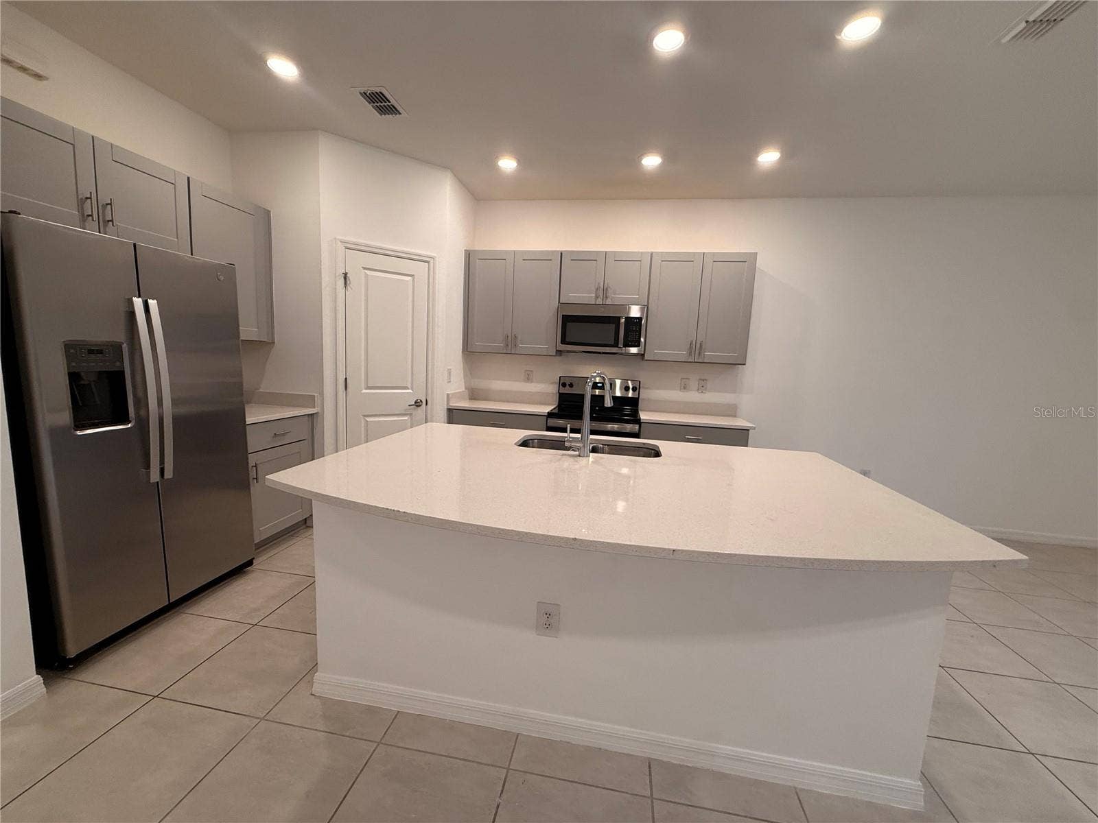 2906 CANARY AVENUE, Davenport, FL 33837 2906 CANARY AVENUE, Davenport, FL 33837
