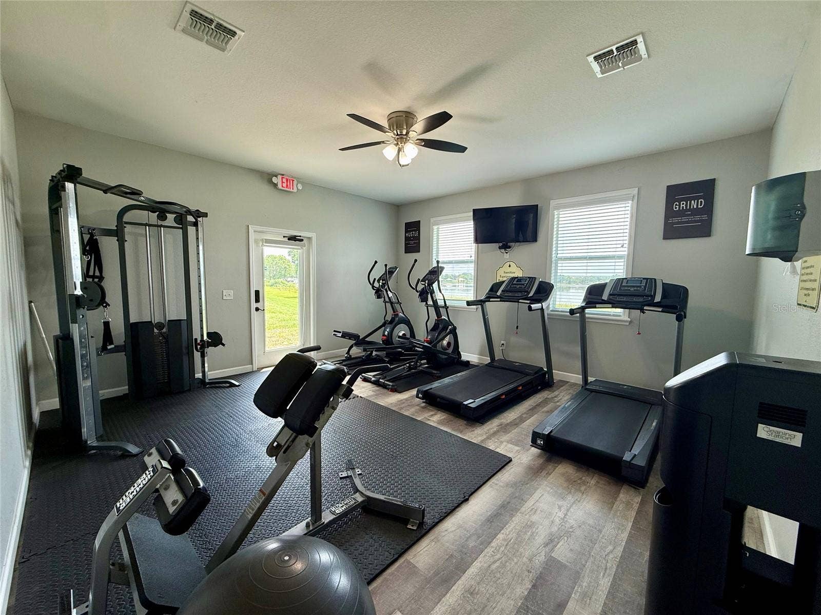 2403 WILLOW WAY, Winter Haven, FL 33881 2403 WILLOW WAY, Winter Haven, FL 33881