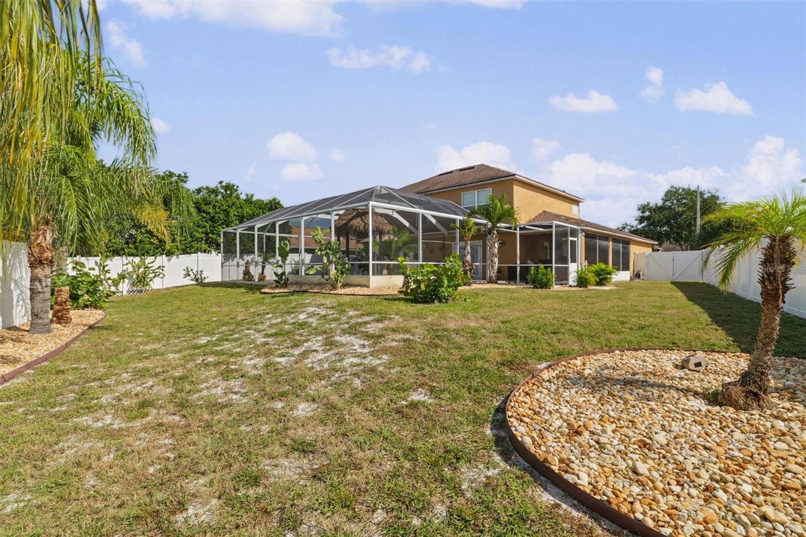Backyard/Exterior
