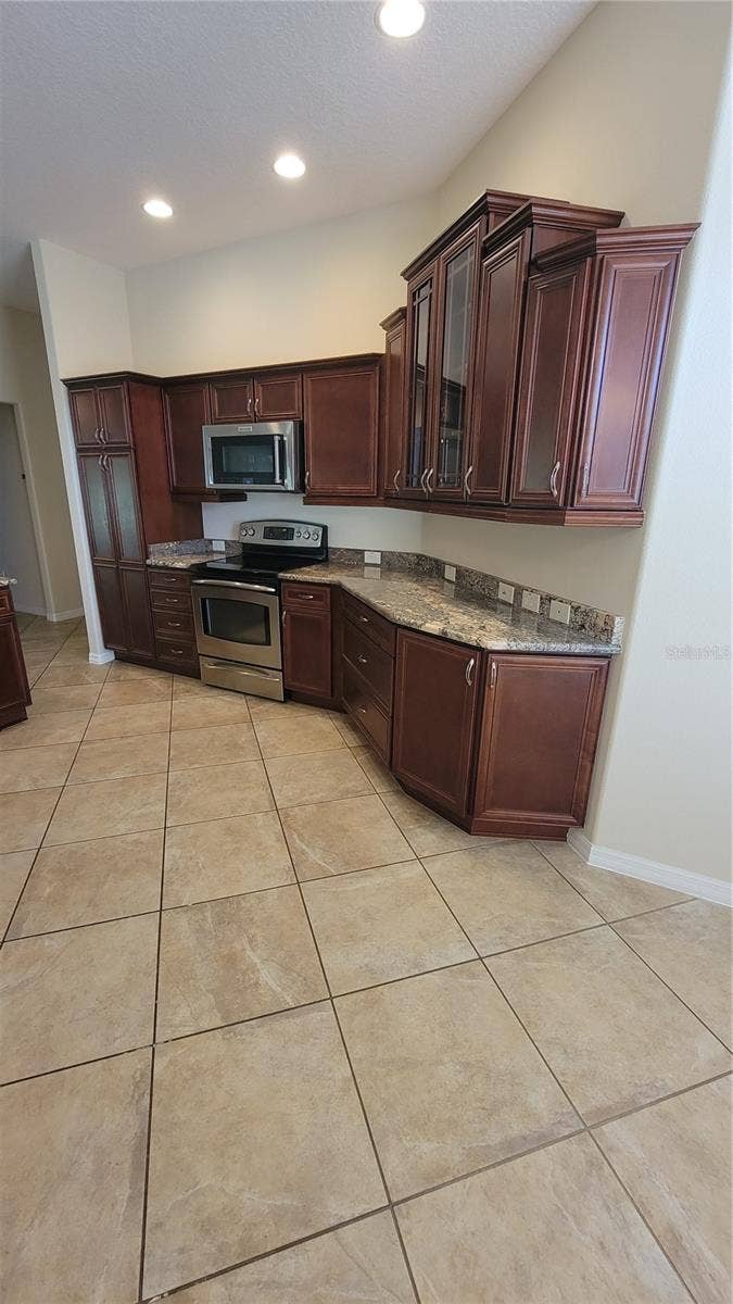 941 MANDRAKE STREET, The Villages, FL 32162 941 MANDRAKE STREET, The Villages, FL 32162