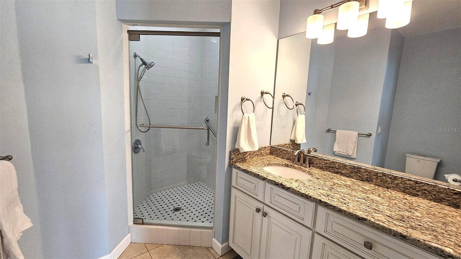 Master bath-walk in shower