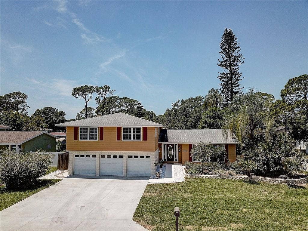 8400 141ST STREET, Seminole, FL 33776 =
