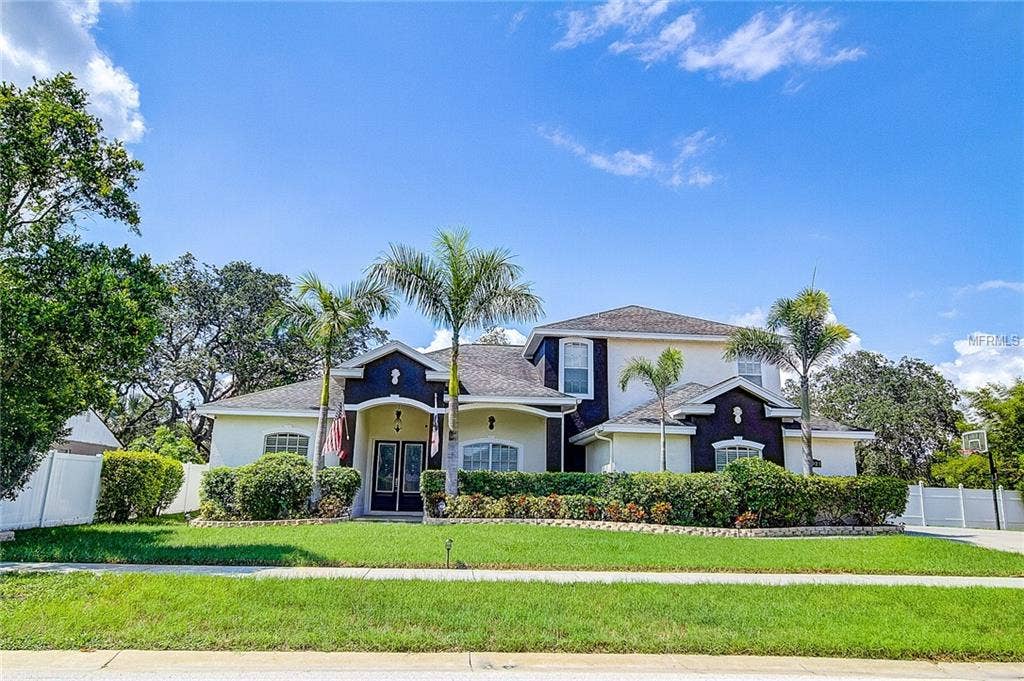 2921 W PEARL AVENUE, Tampa, FL 33611 =
