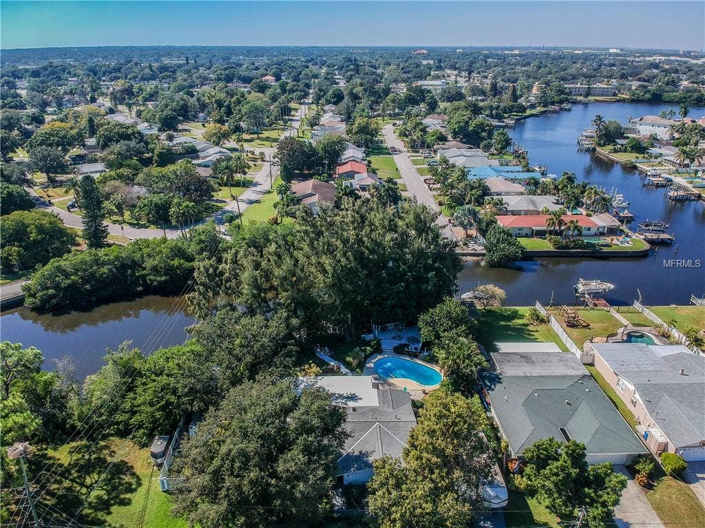 8500 RIVERSIDE DRIVE NE, St Petersburg, FL 33702 =