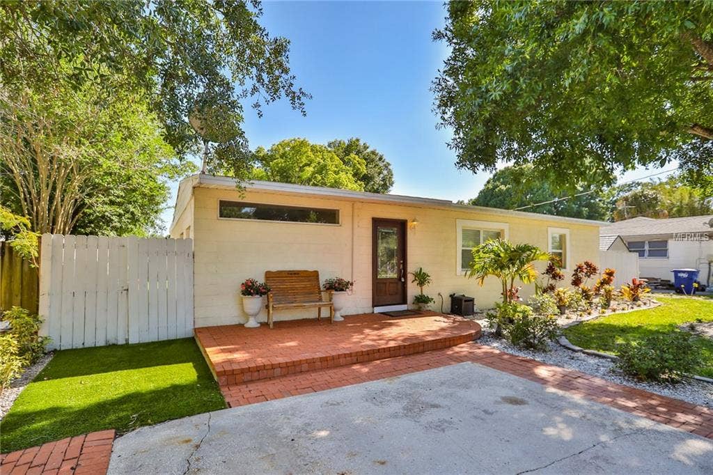 4622 W BAY VILLA AVENUE, Tampa, FL 33611 =