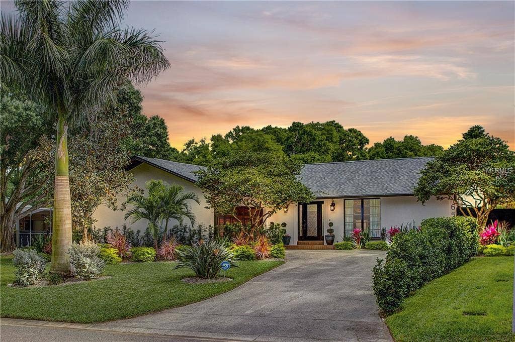 652 RIVIERA BAY DRIVE NE, St Petersburg, FL 33702 =