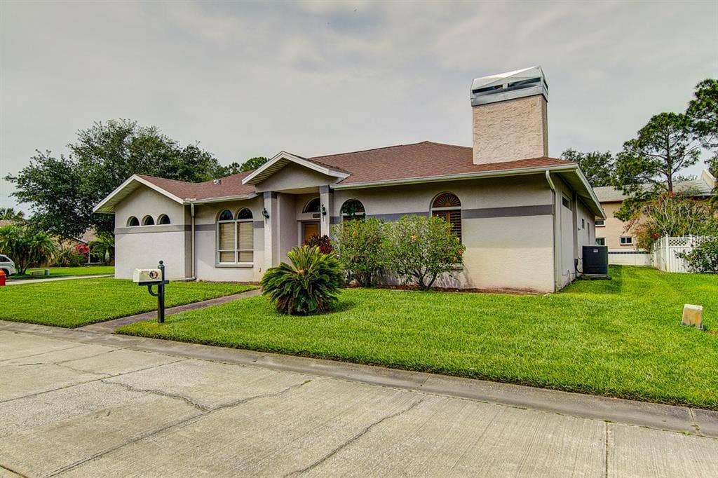 1951 GLEN LAKES CIRCLE N, St Petersburg, FL 33702 =