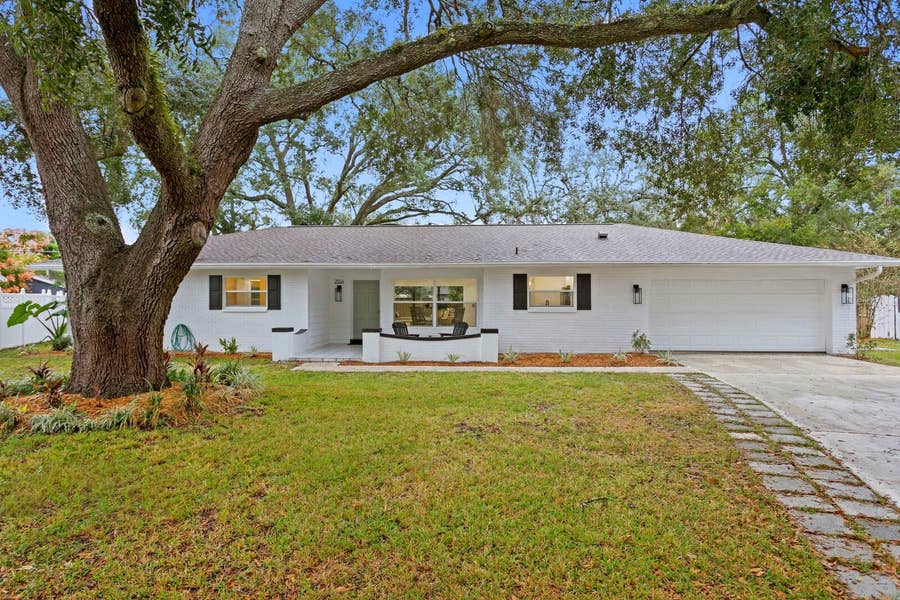 Property photo for 2556 LAKE ELLEN CIRCLE, Tampa, FL