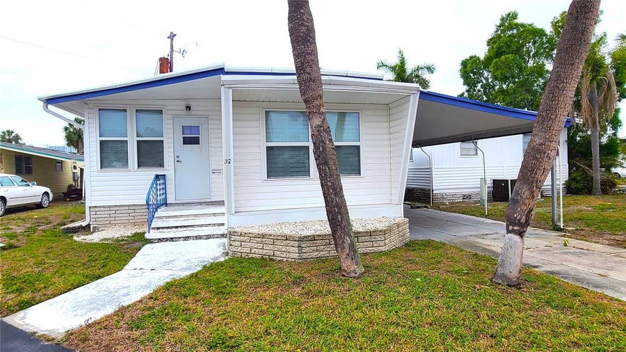 Property photo for 4851 W GANDY BOULEVARD, #B4 L32, Tampa, FL