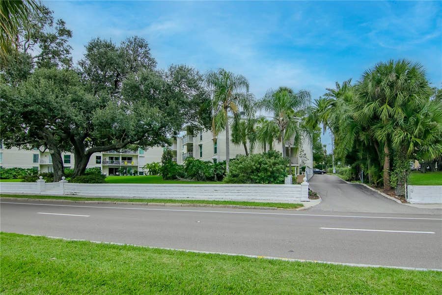 Property photo for 3325 BAYSHORE BOULEVARD, #B33, Tampa, FL