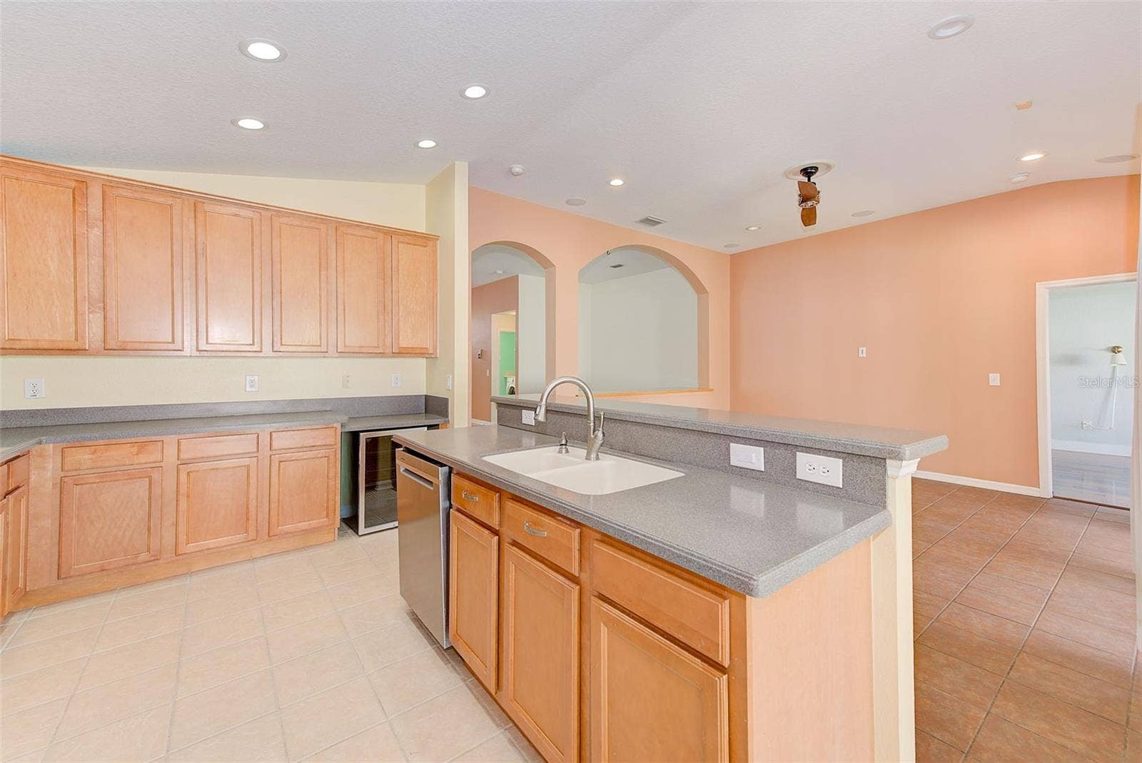 422 DOWN PINE DRIVE, Seffner, FL 33584