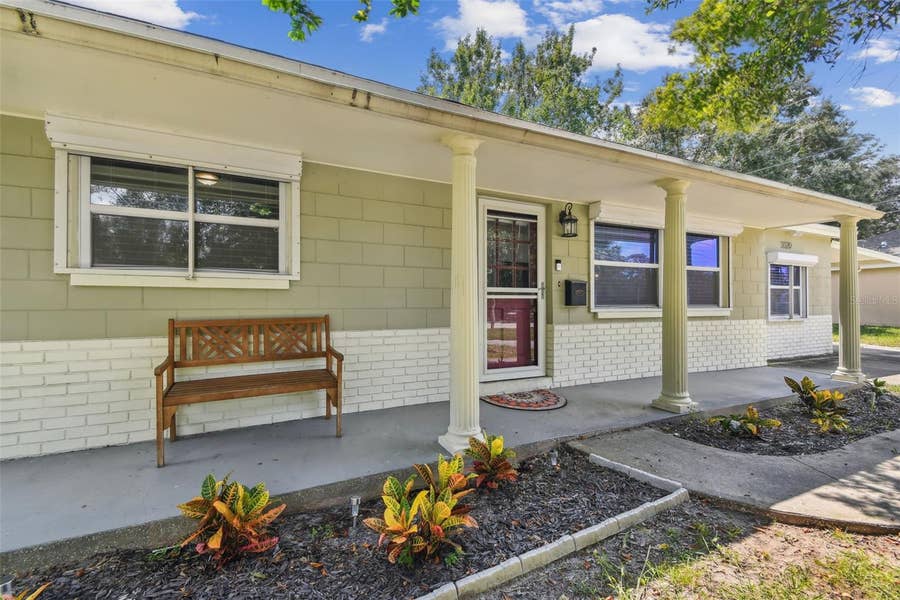 Property photo for 1020 COUNTRY CLUB WAY S, St Petersburg, FL