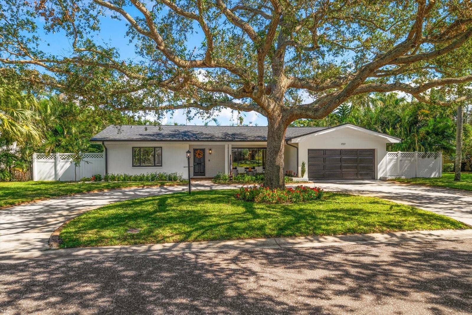 1727 LAURIE LANE, Belleair, FL 33756 Front Exterior - Circle Drive