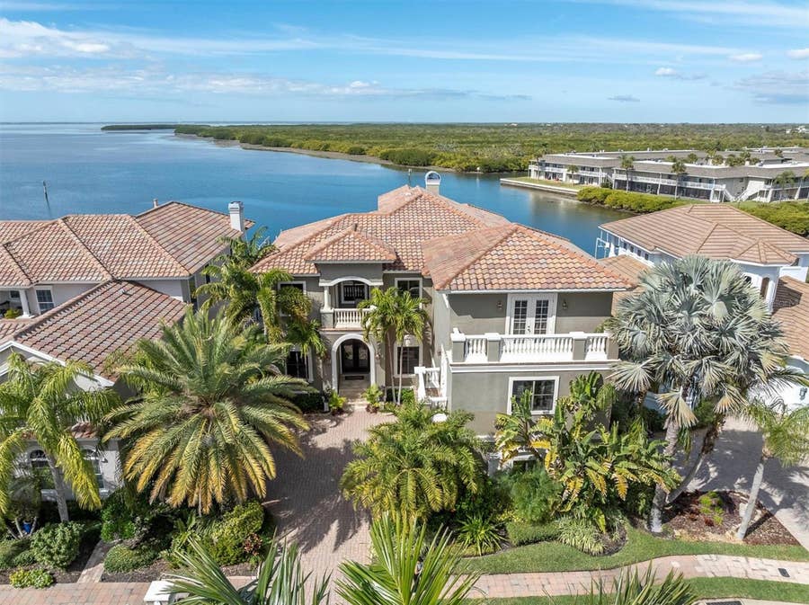 Property photo for 4118 CAUSEWAY VISTA DRIVE, Tampa, FL