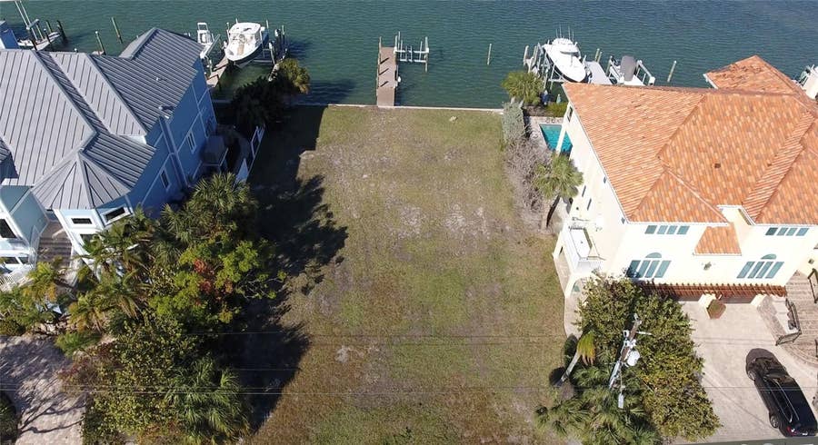 Property photo for 20 N PINE CIRCLE, Belleair, FL