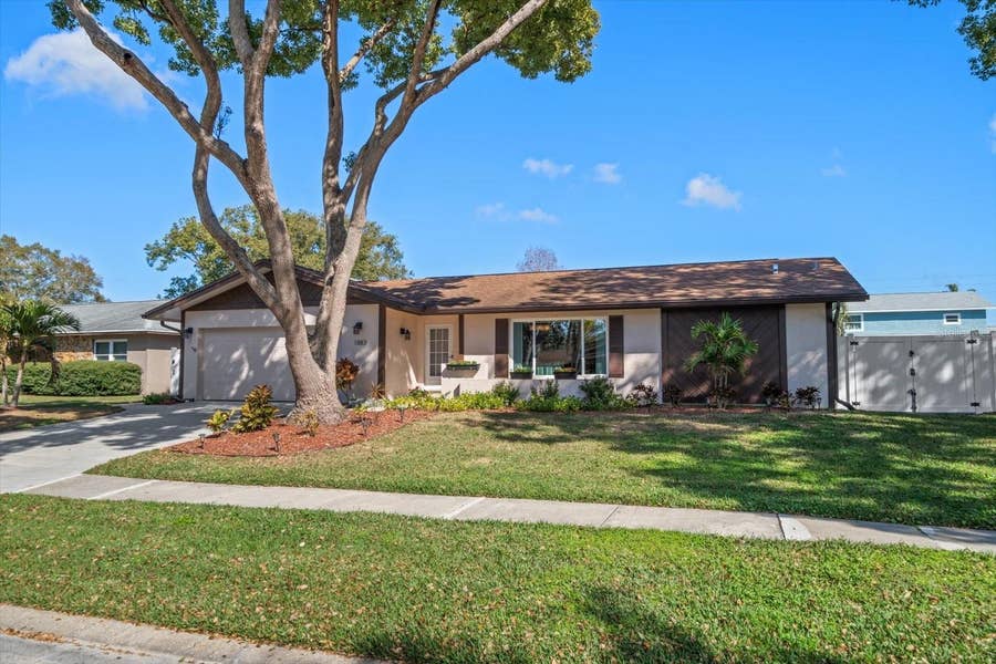 Property photo for 1883 BRAE MOOR DRIVE, Dunedin, FL