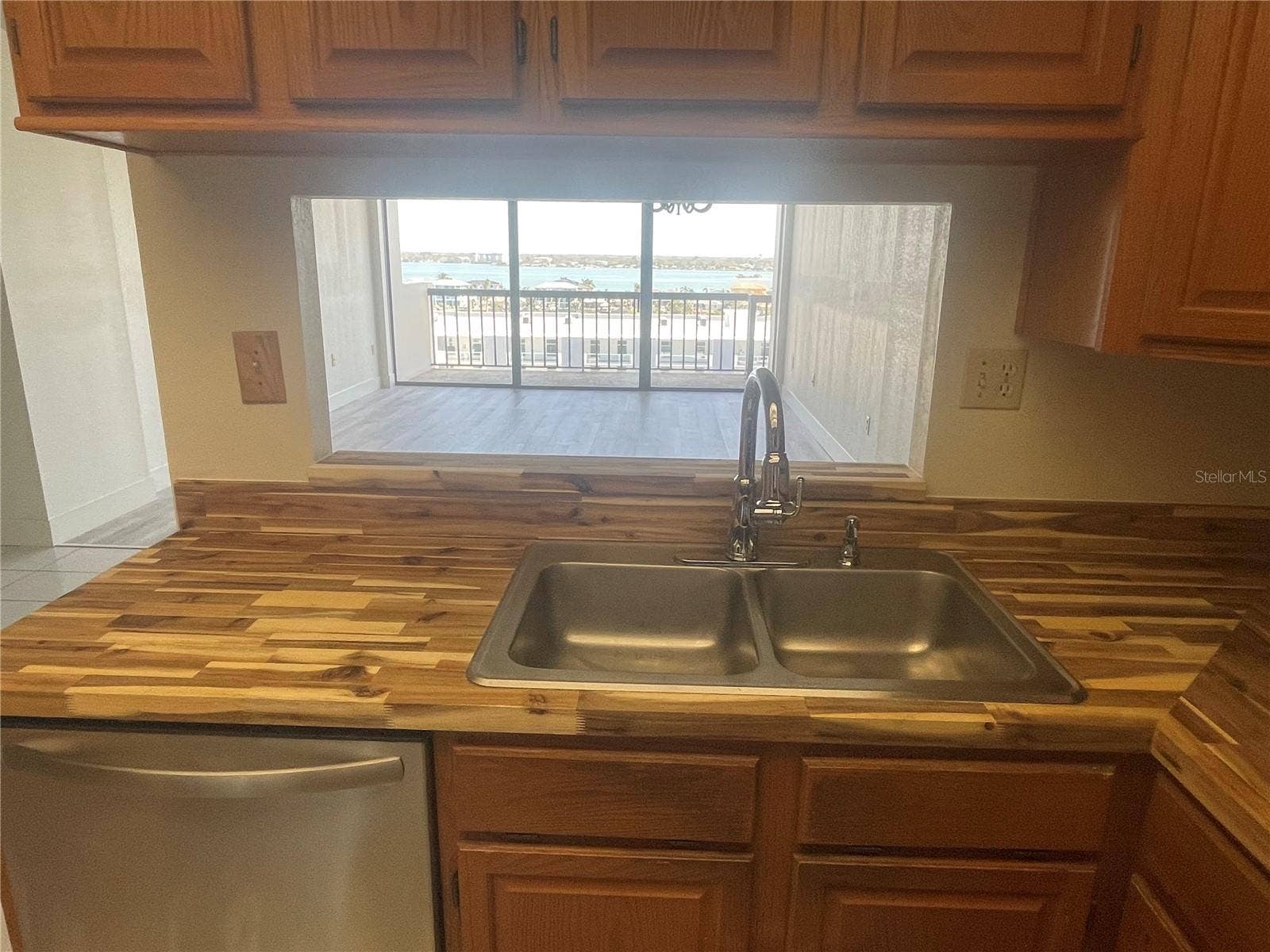 400 ISLAND WAY, #908, Clearwater Beach, FL 33767 Kitchen new sink and faucet
