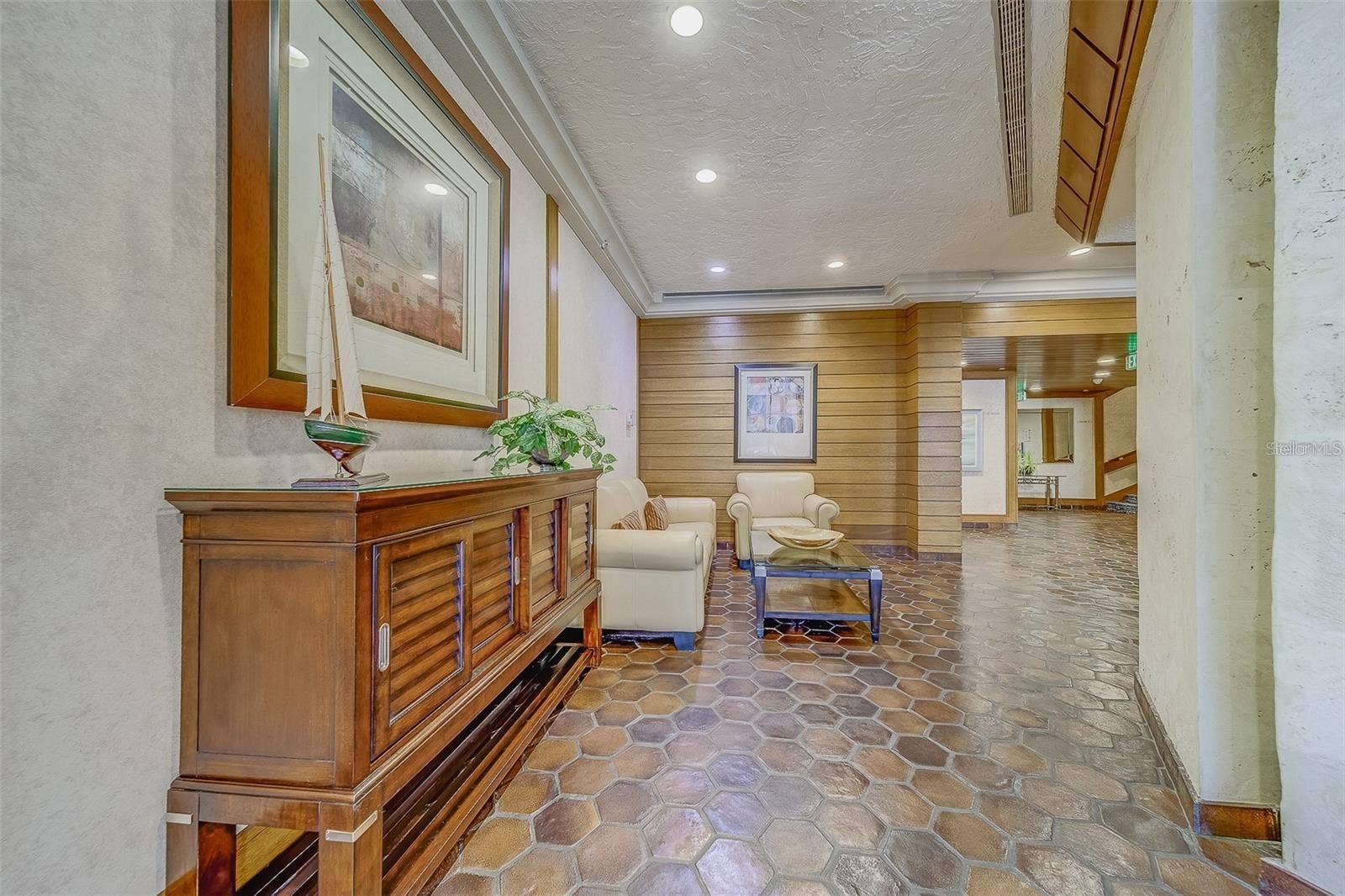 400 ISLAND WAY, #908, Clearwater Beach, FL 33767 Lobby