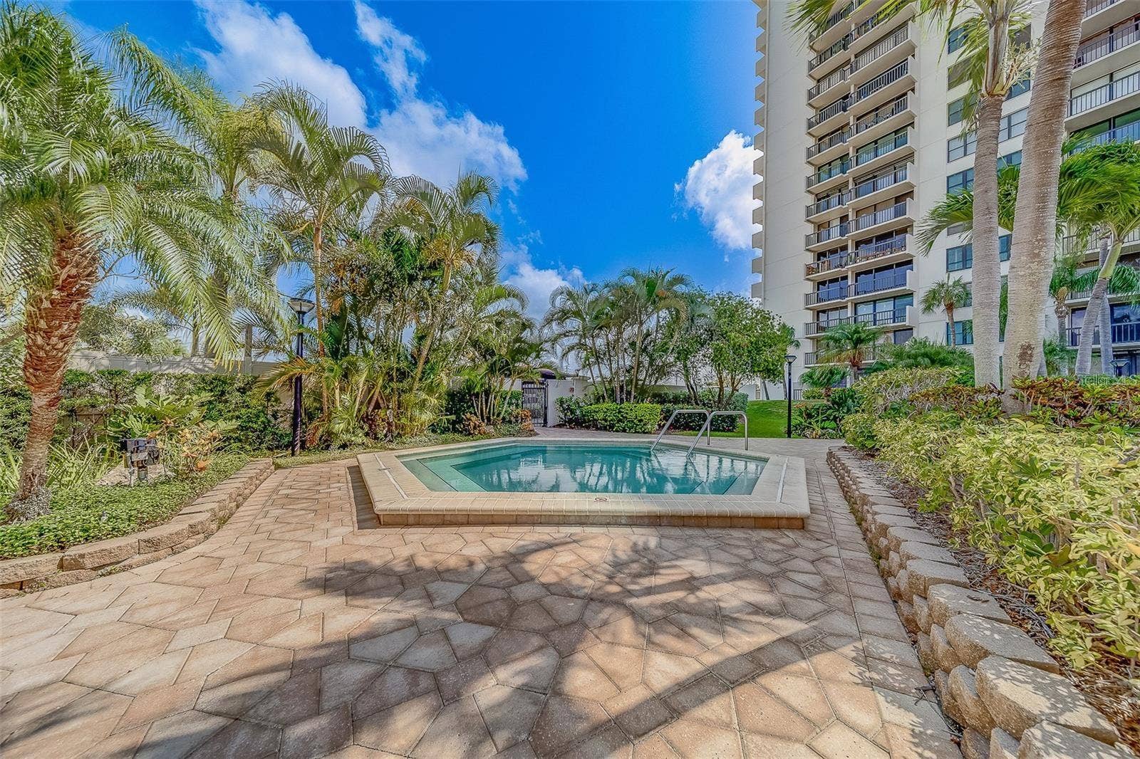 400 ISLAND WAY, #908, Clearwater Beach, FL 33767 Hot Tubs