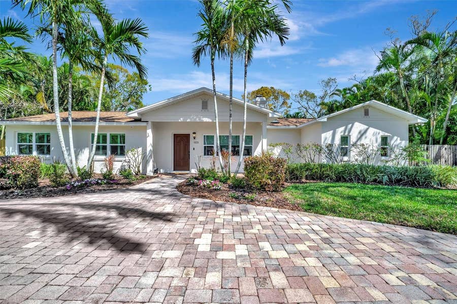 Property photo for 1231 COUNTRY CLUB ROAD N, St Petersburg, FL