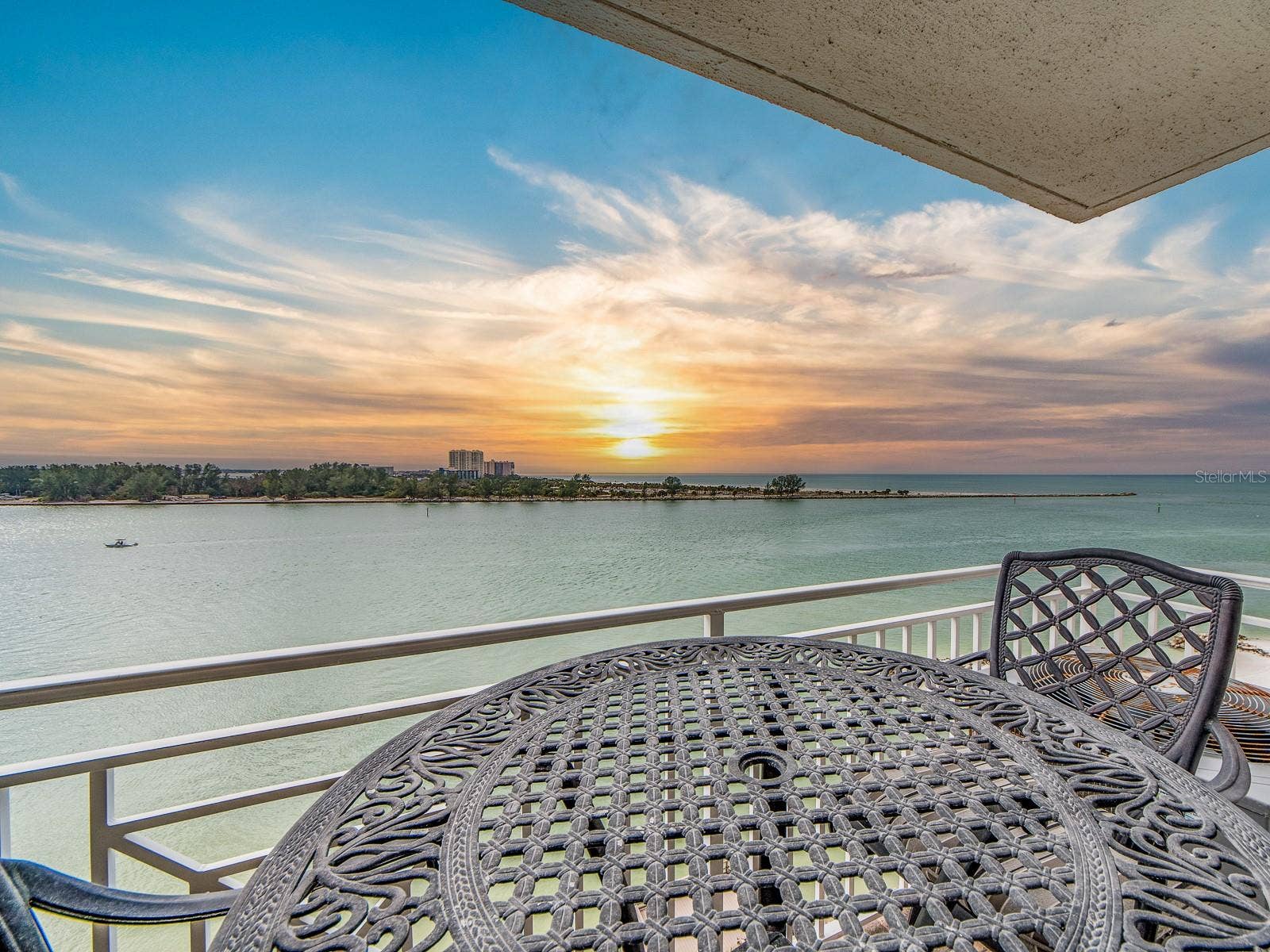 675 S GULFVIEW BOULEVARD, #902, Clearwater Beach, FL 33767 675 S GULFVIEW BOULEVARD, #902, Clearwater Beach, FL 33767