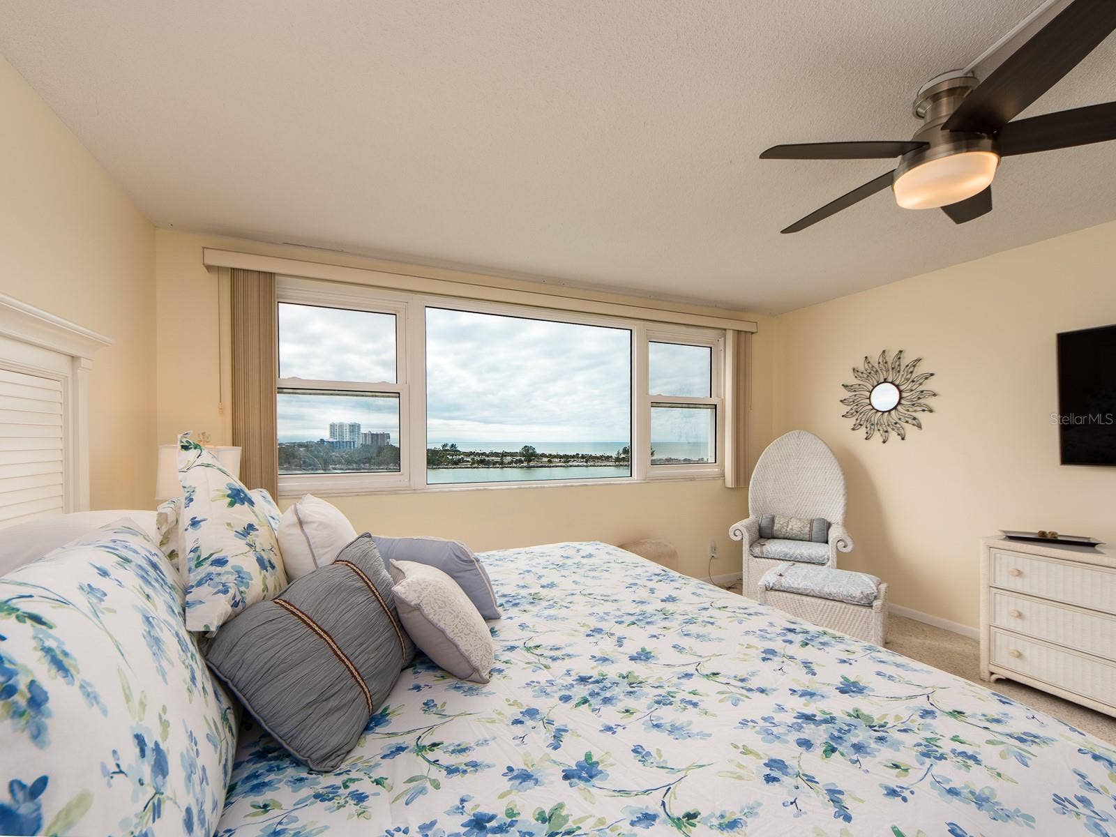 675 S GULFVIEW BOULEVARD, #902, Clearwater Beach, FL 33767 675 S GULFVIEW BOULEVARD, #902, Clearwater Beach, FL 33767