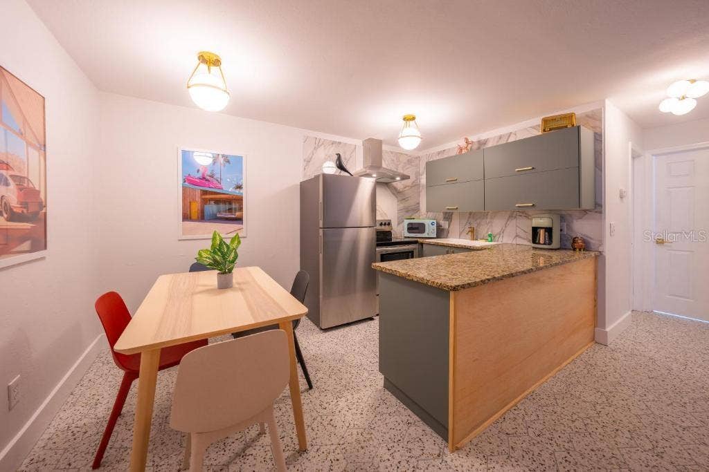 648 POINSETTIA AVENUE, Clearwater Beach, FL 33767 648 POINSETTIA AVENUE, Clearwater Beach, FL 33767