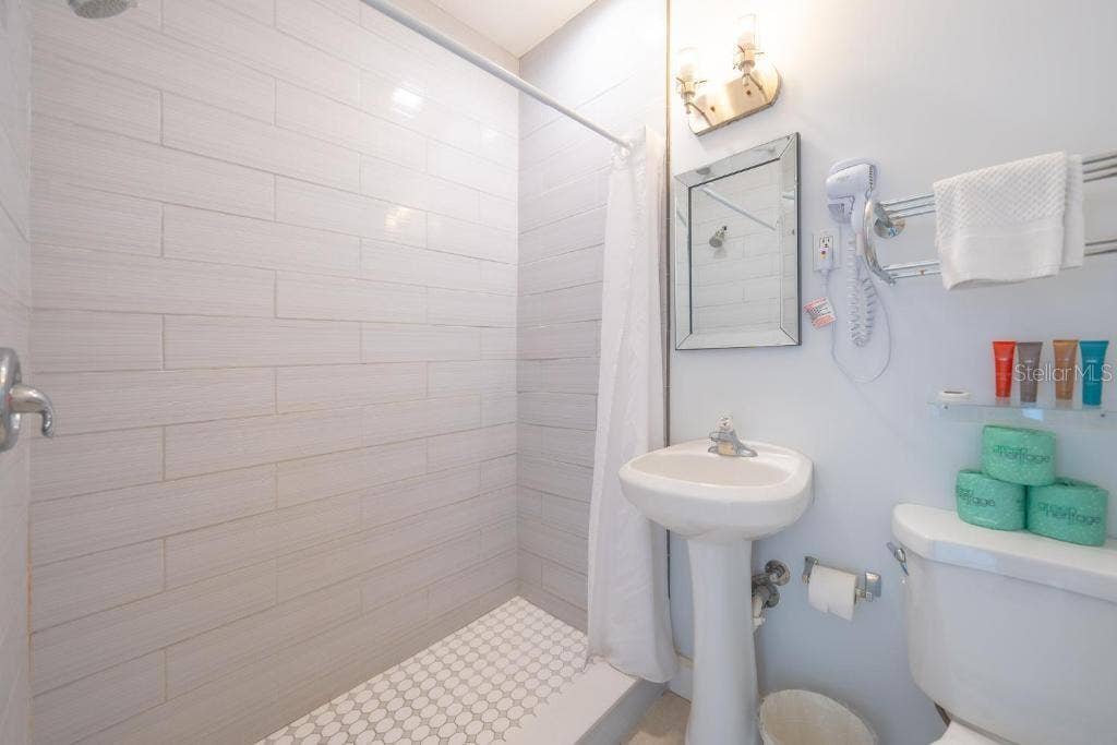 648 POINSETTIA AVENUE, Clearwater Beach, FL 33767 648 POINSETTIA AVENUE, Clearwater Beach, FL 33767
