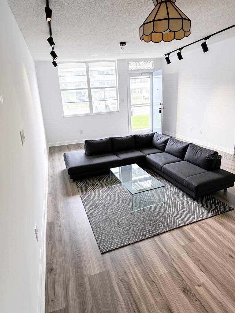 4715 BAY STREET NE, #119, St Petersburg, FL 33703 Virtual imaging