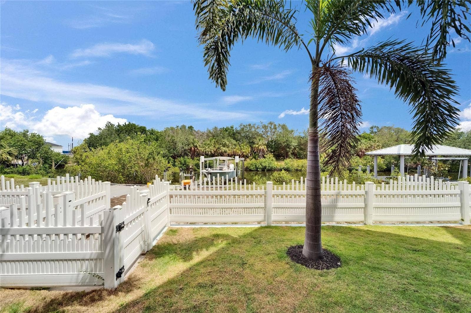 6520 SIMONE SHORES CIRCLE, Apollo Beach, FL 33572 6520 SIMONE SHORES CIRCLE, Apollo Beach, FL 33572