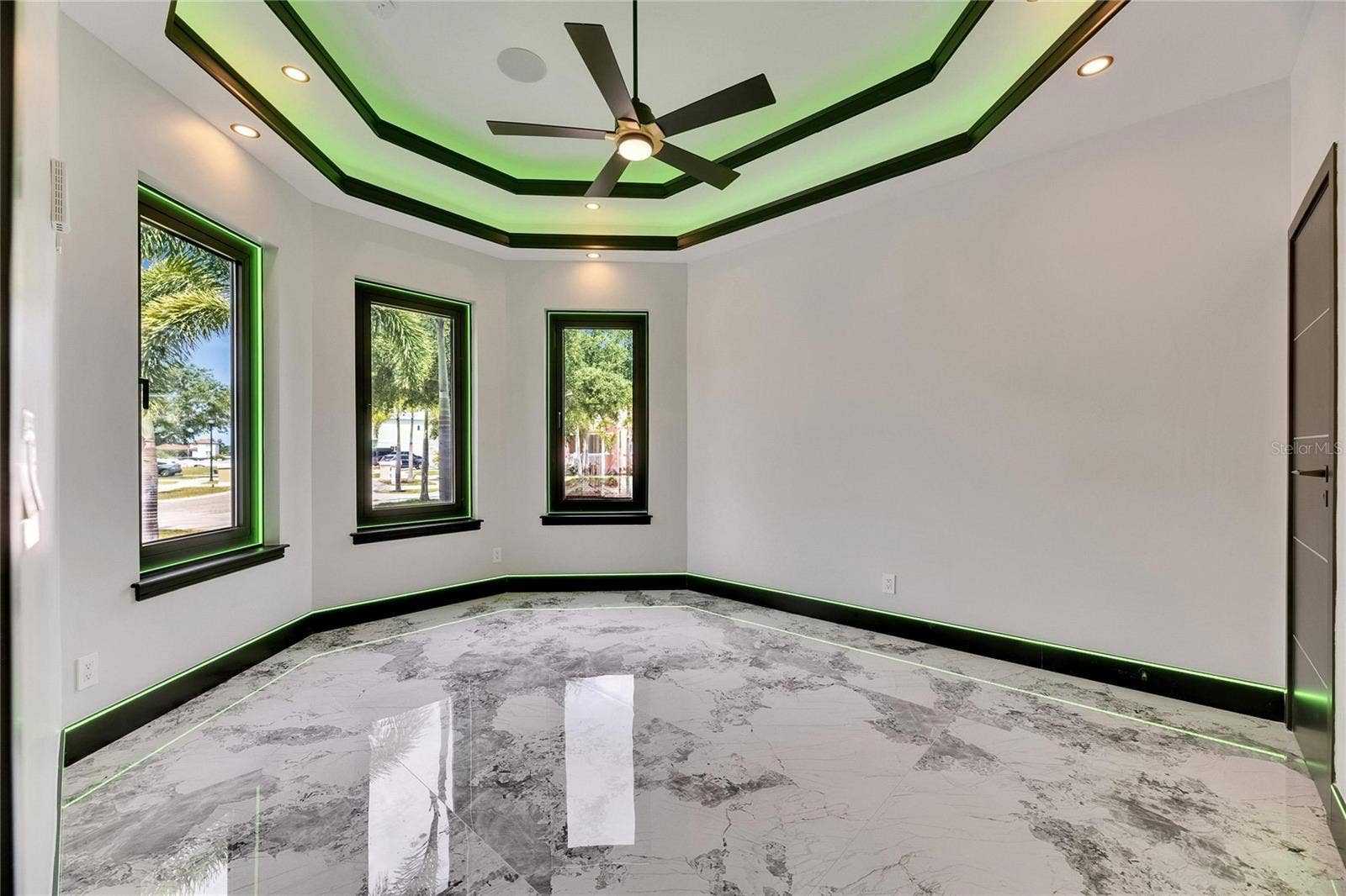 6526 SIMONE SHORES CIRCLE, Apollo Beach, FL 33572 6526 SIMONE SHORES CIRCLE, Apollo Beach, FL 33572