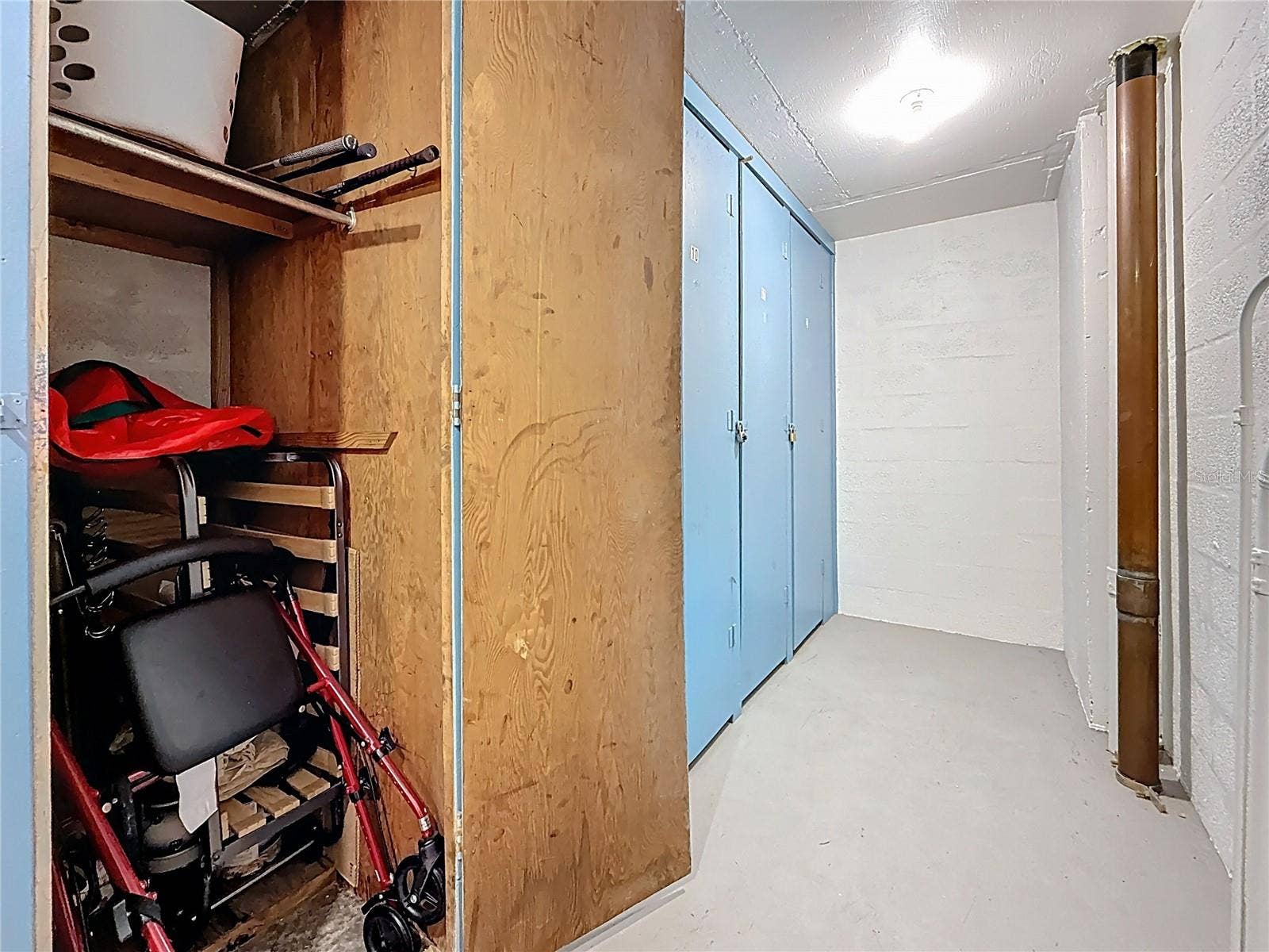 4725 COVE CIRCLE, #908, St Petersburg, FL 33708 This gives you an idea of the amount of space that you have in the storage unit.