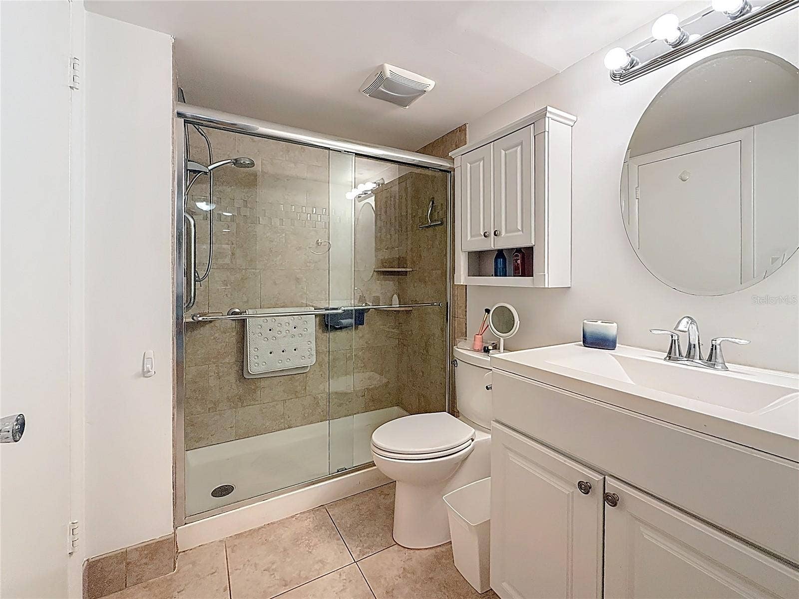 4725 COVE CIRCLE, #908, St Petersburg, FL 33708 Updated bathroom with a nice sized shower. There is an entrance from both the primary bedroom and the hallway byt the kitchen