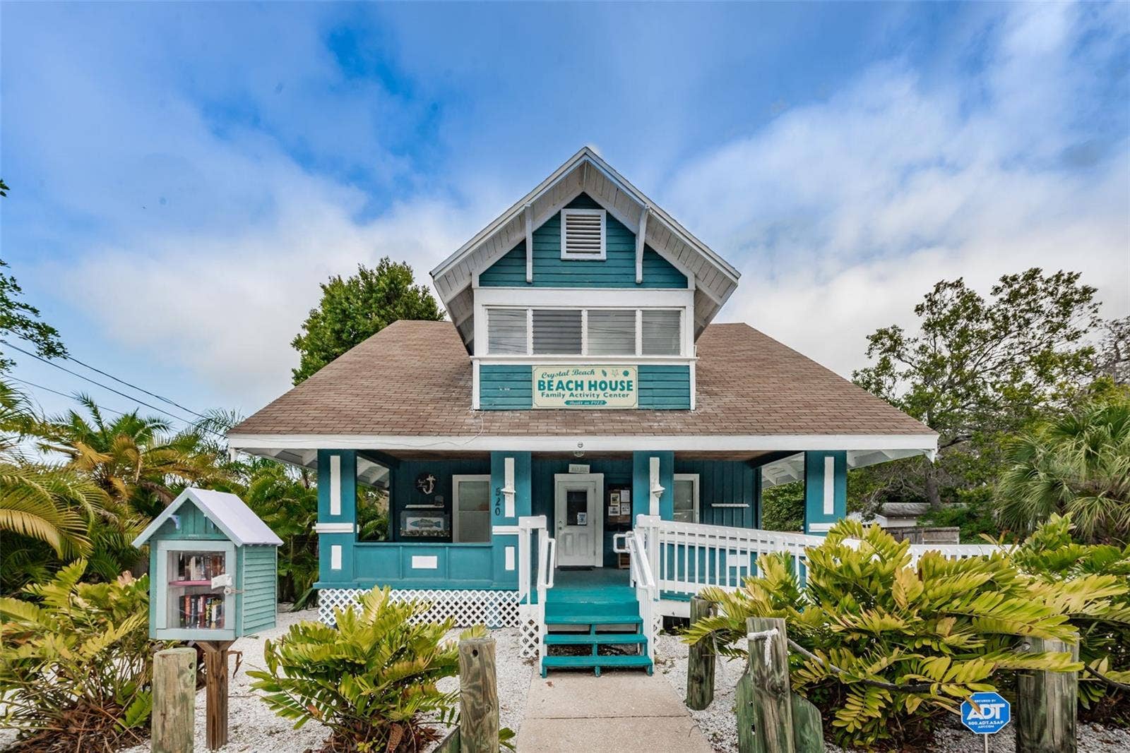 394 GEORGIA AVENUE, Crystal Beach, FL 34681 Crystal Beach Beach House
