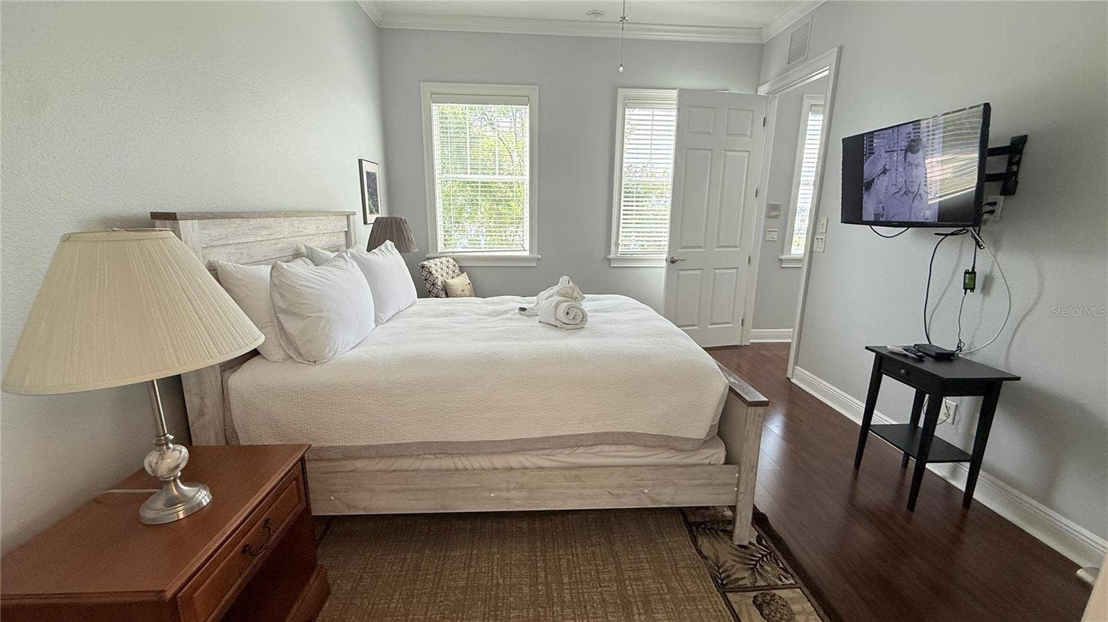 Upstairs Guest bedroom 1