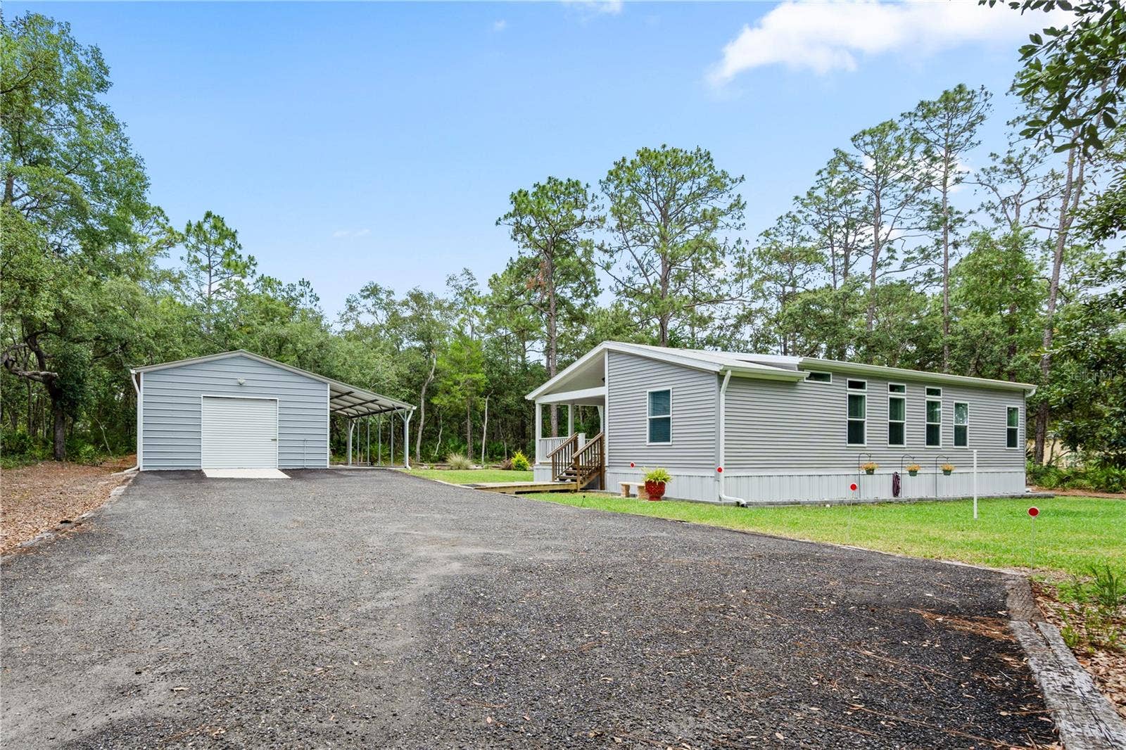 7039 S STRAIGHT AVENUE, Homosassa, FL 34446 Driveway View