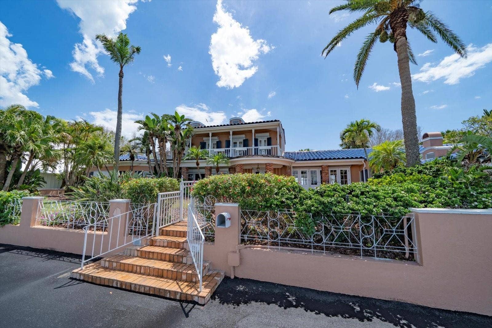 1114 MANDALAY POINT, Clearwater Beach, FL 33767 1114 MANDALAY POINT, Clearwater Beach, FL 33767