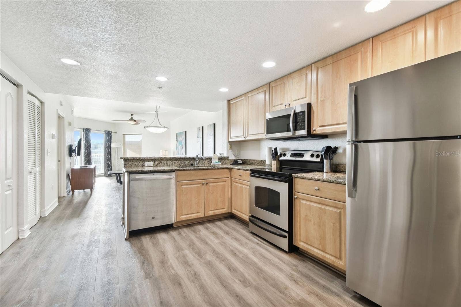 11605 GULF BOULEVARD, #402, Treasure Island, FL 33706