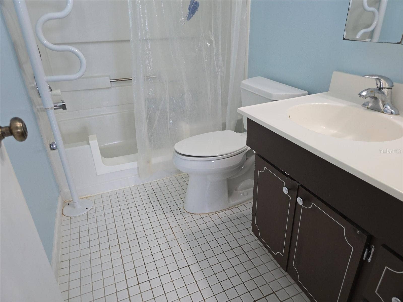MASTER BATH WITH SHOWER