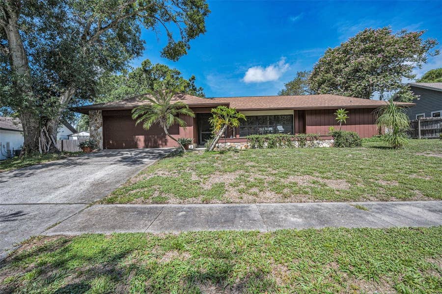 Property photo for 3040 ENISGLEN DRIVE, Palm Harbor, FL