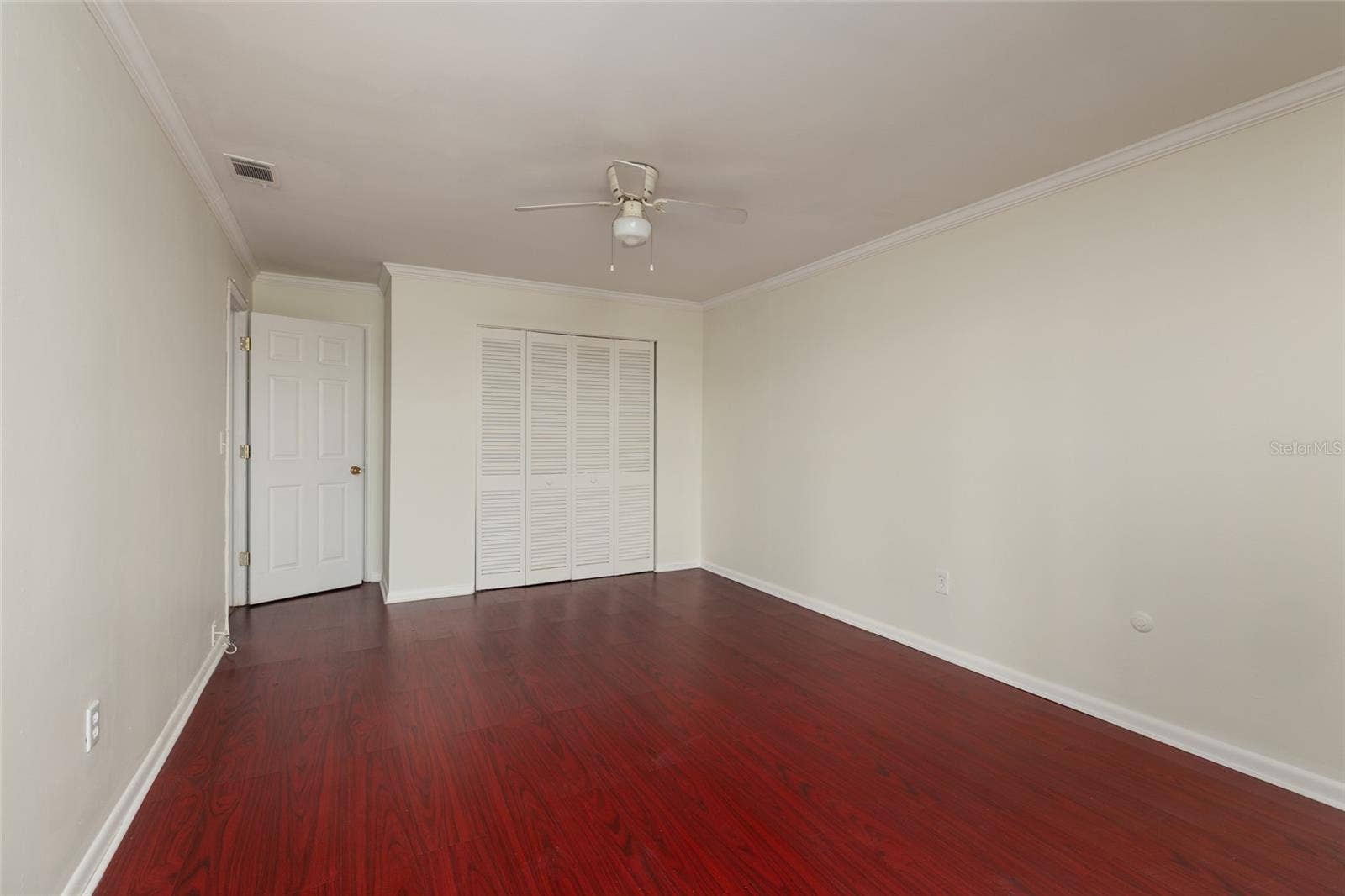 1893 SHORE DRIVE S, #209, South Pasadena, FL 33707 Primary Bedroom: 11' x 15'. 2 closets (other closet is behind bedroom door), Crown Molding. Laminate flooring.