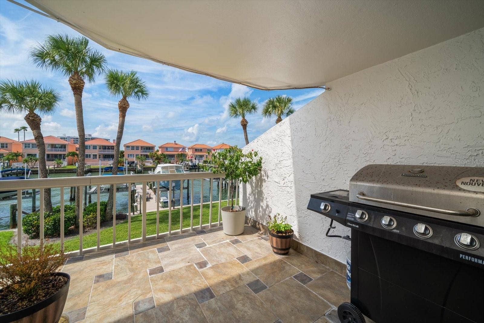 119 MARINA DEL REY COURT, Clearwater Beach, FL 33767 Entertain "alfresco" and appreciate the views!